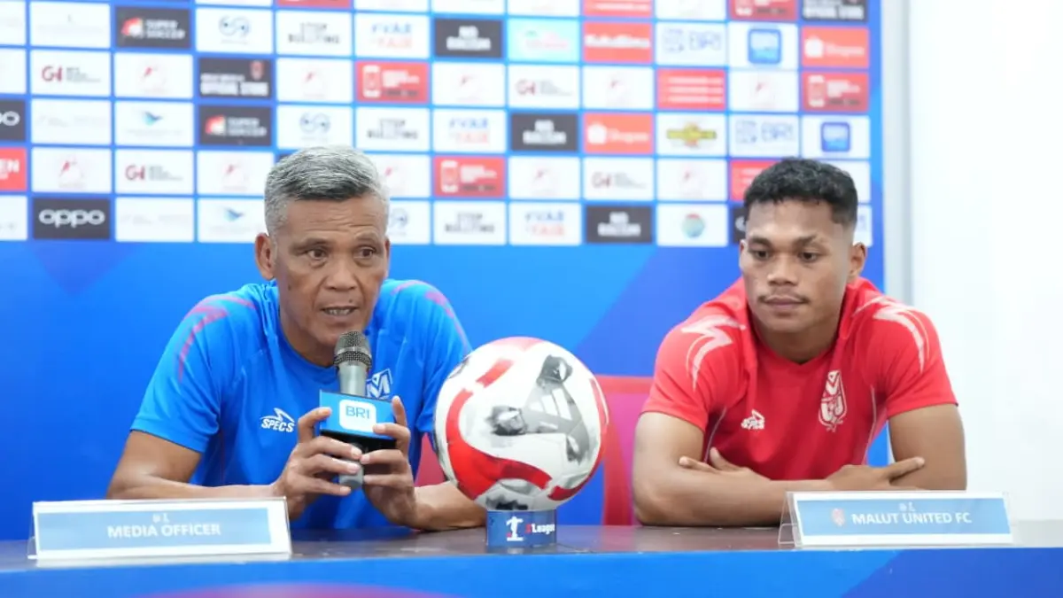 Pelatih Malut United, Hendri Susilo (kiri).(malutunitedfc.com)