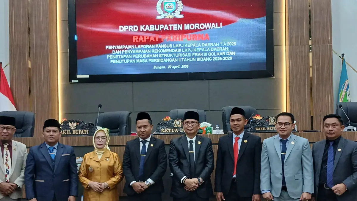 BERSAMA: Wabup Morowali, bersama ketua dan wakil ketua DPRD Morowali.(FOTO: SUPRIYONO/RADAR PALU).