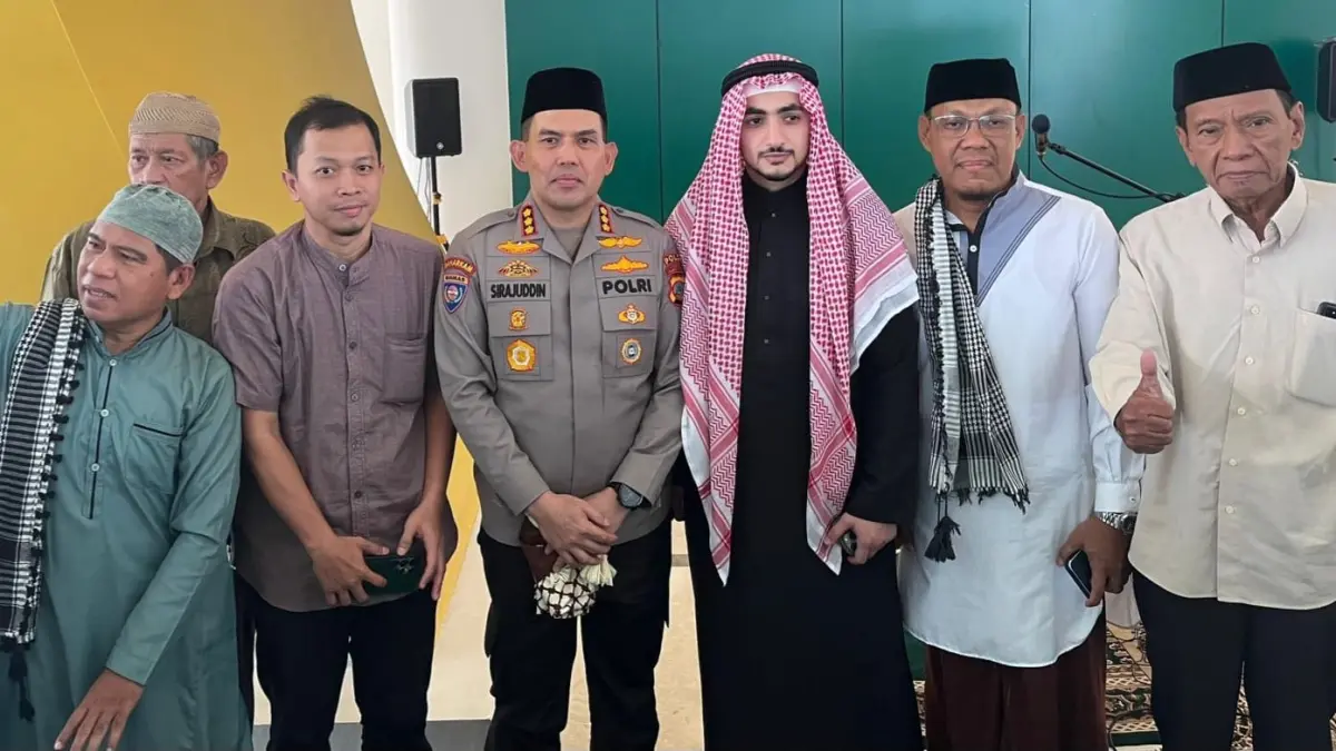 Dirbinmas Polda Sulteng Kombes Sirajuddin Ramly menyampaikan khutbah Jumat di Masjid Raya Palu tentang syukur dan sabar.