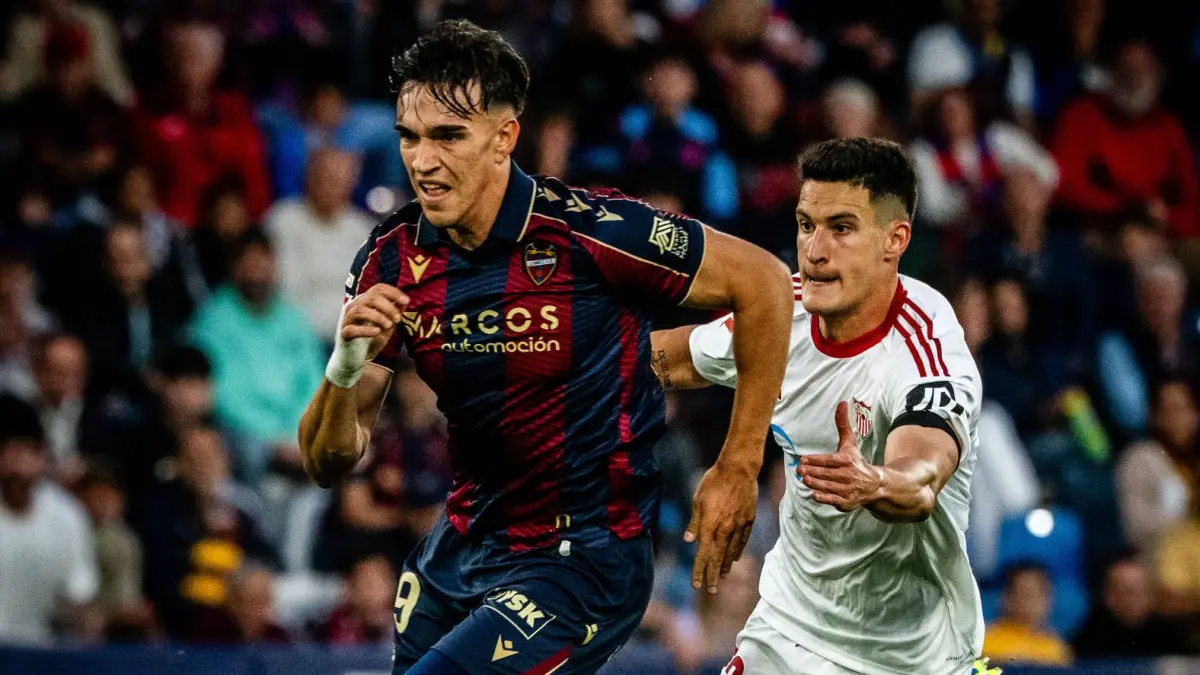 Sevilla FC kalah 0-2 dari Levante UD di pekan ke-33 La Liga di Stadion Ciudad de Valencia, Jumat (24/4) dini hari WIB.(Twitter/@LevanteUD)