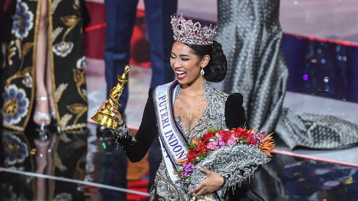 Agnes Rahajeng usai dinobatkan sebagai Puteri Indonesia 2026, membawa misi sosial dan isu keberlanjutan ke panggung nasional. (Antara)