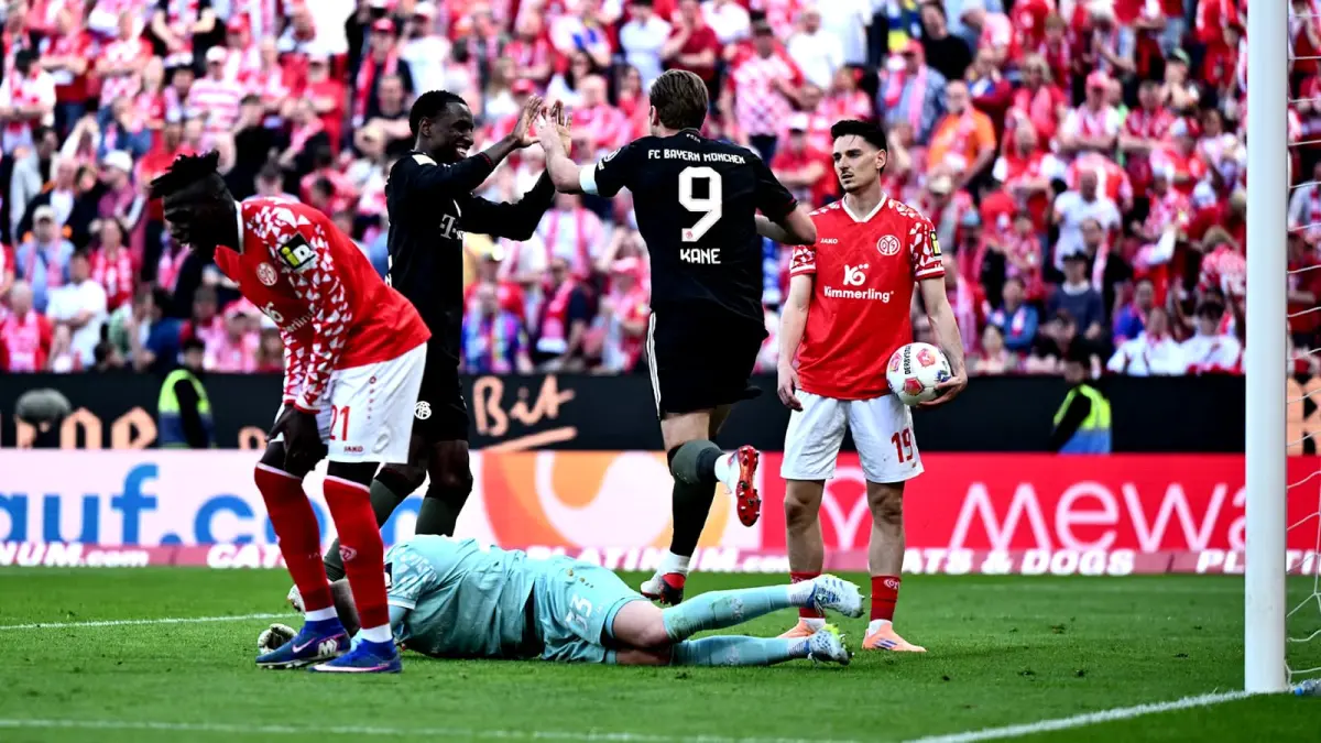 Bayern Munchen comeback dramatis saat menaklukkan FSV Mainz 4-3 dalam lanjutan Bundesliga, Sabtu (25/4).(@fcbayern)