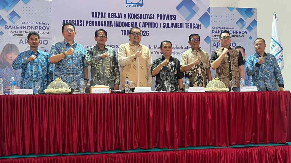 Kadis Perindag Sulteng Richard A. Djanggola membuka Rapat Kerja dan Konsultasi Provinsi APINDO Sulteng di Aula Millenium Gym, Sabtu (25/4).