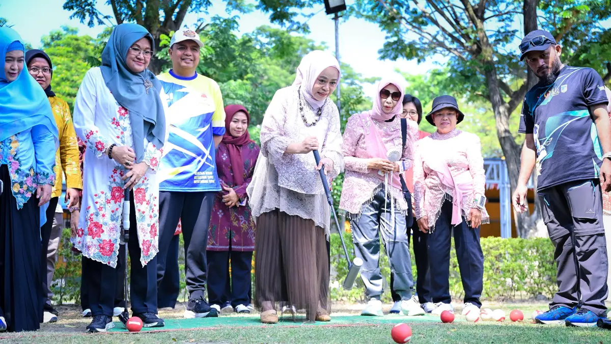 Sekdaprov Sulteng membuka Turnamen Gateball Kartini II 2026 di Palu, dorong perempuan tampil sehat, berani, dan berprestas. 