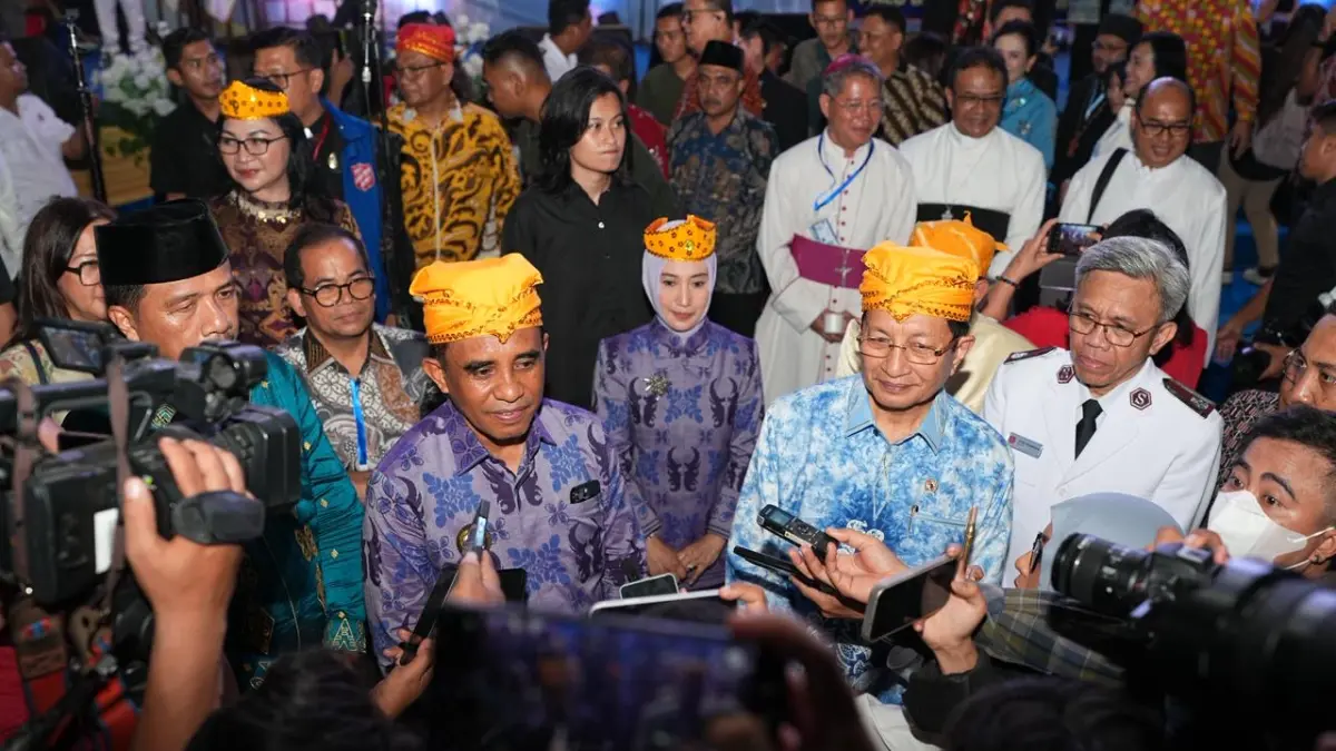 Gubernur Sulawesi Tengah Anwar Hafid menghadiri penutupan Paskah Nasional di Sigi dan menegaskan pentingnya persatuan.