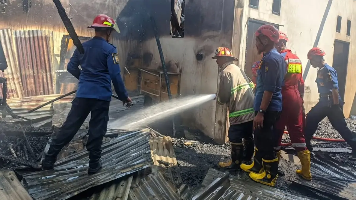 Kebakaran di Jalan Karanjemba, Kelurahan Birobuli Selatan, Kecamatan Palu Selatan, Minggu pagi (26/4).(Instagram/@damkar_kotapalu)