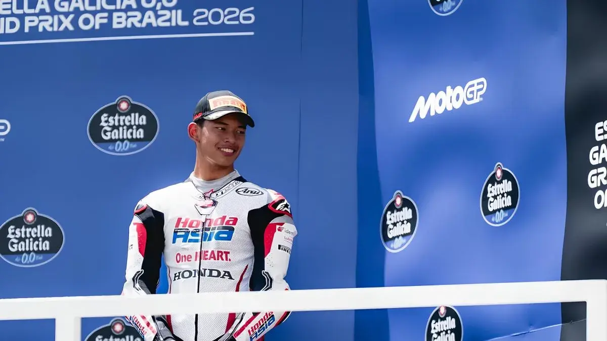Pembalap Moto3 Indonesia Veda Ega Pratama saat berada di podium grand prix Brasil, Minggu (22/03/2026). (ANTARA/HO-MGPA)