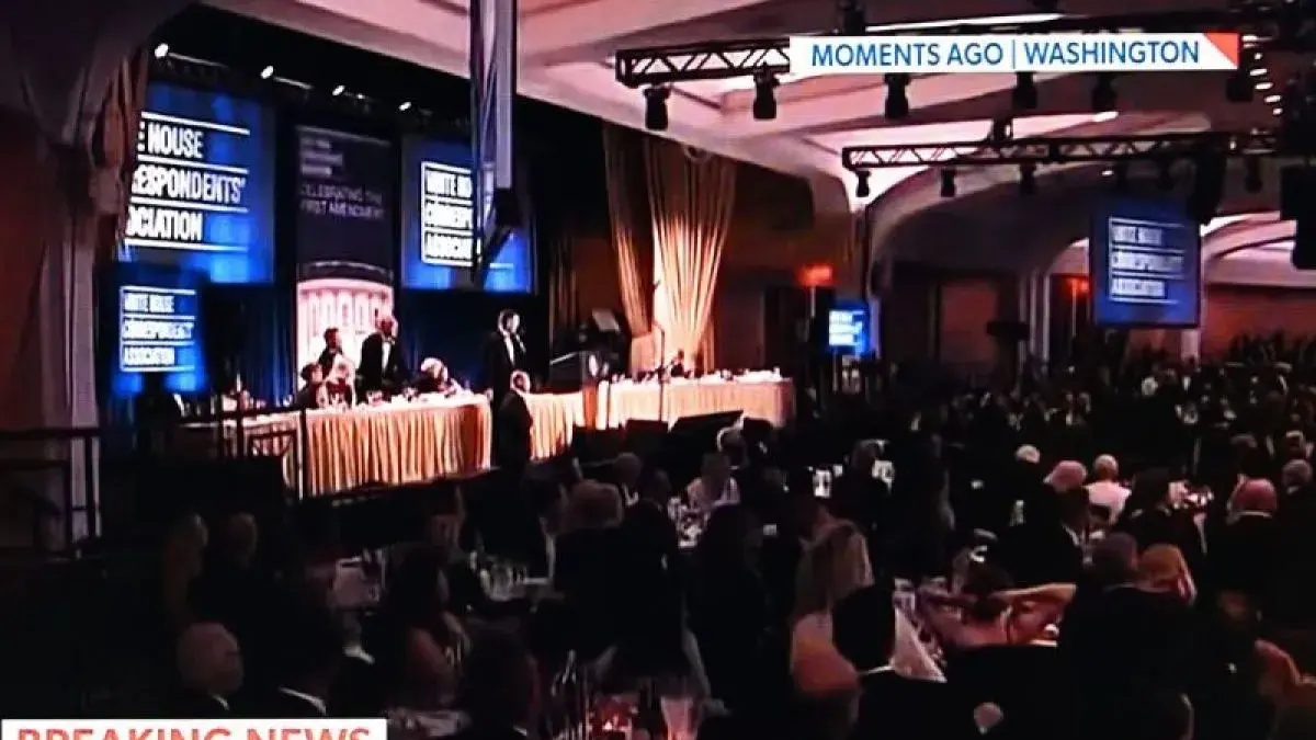 Situasi mencekam usai penembakan White House Correspondents yang membuat Donald Trump dievakuasi dari lokasi acaram (ANTARA/Xinhua/Li Rui/aa)