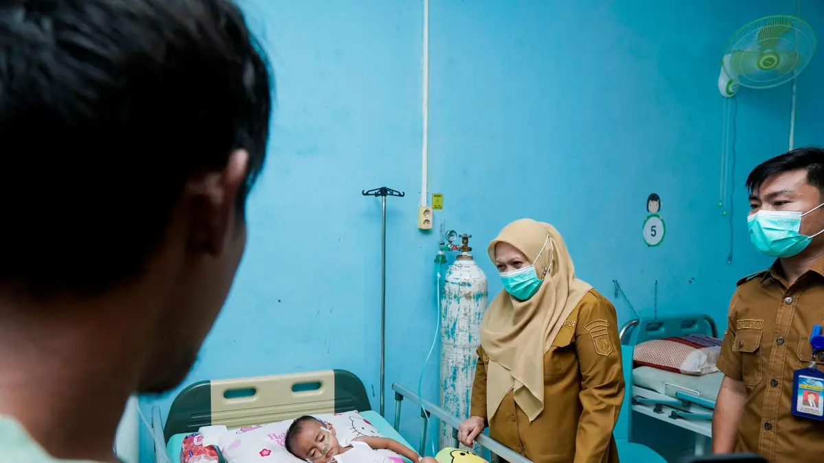 Wakil Gubernur Sulteng, Reny Lamadjido saat meninjau layanan kesehatan di RSUD Undata memastikan program berani sehat berjalan dengan baik. (Dok Pemprov Sulteng)