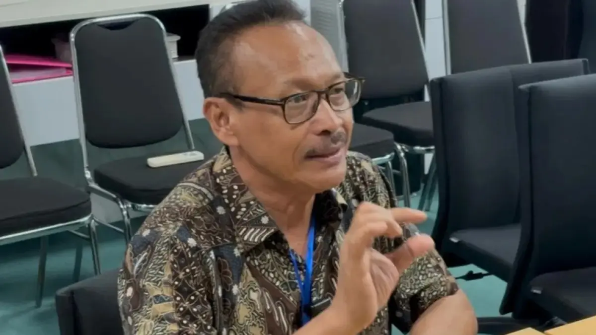 Wakil Rektor I Bidang Pendidikan, Kemahasiswaan, dan Alumni Universitas Negeri Surabaya, Martadi, mengatakan pihaknya telah melaporkan penjoki UTBK-SNBT ke polisi. (Novia Herawati/ JawaPos.com)