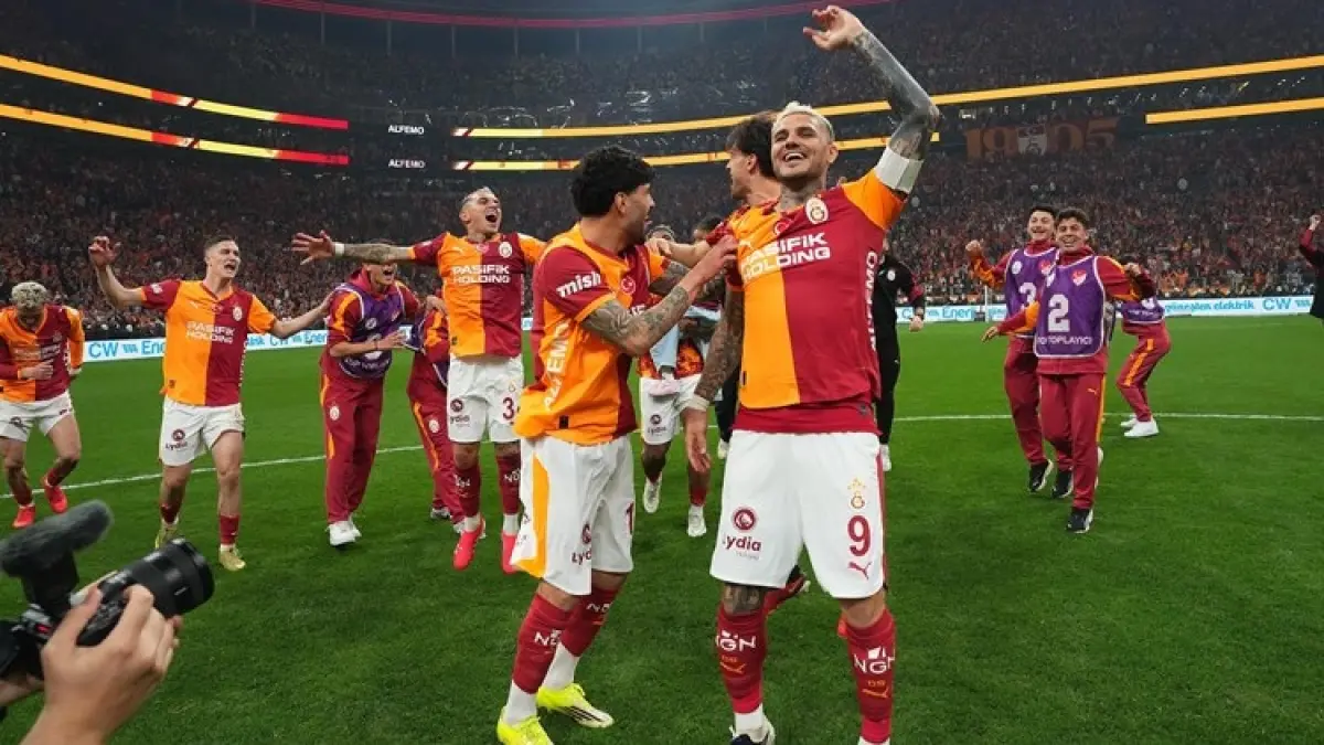 Galatasaray membungkam Fenerbahce 3-0 pada pekan ke-31 Trendyol Super Lig, di RAMS Park, Minggu (26/4).(Twitter/@GalatasaraySK)