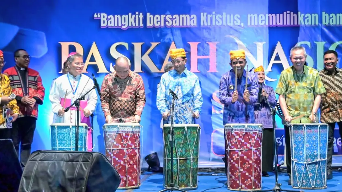 Gubernur Sulteng, Anwar Hafid bersama Menang Nassarudin Umar resmi menutup Paskah Nasional di Kabupaten Sigi, Sulawesi Tengah. (Pemprov Sulteng)