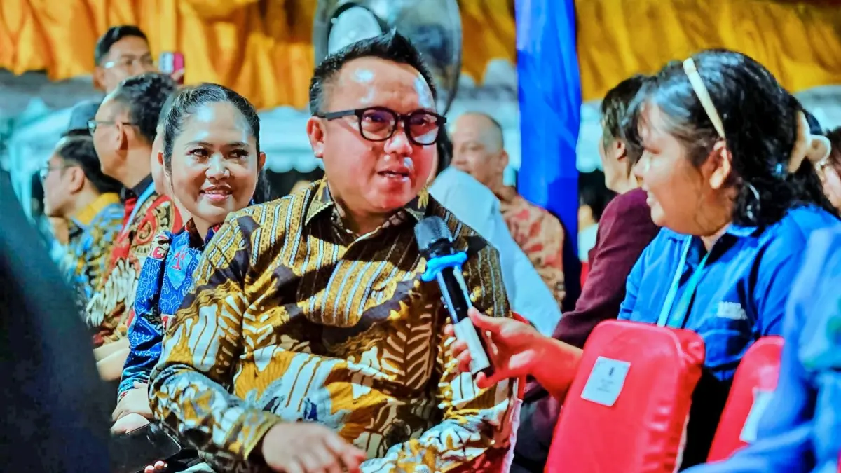 IBADAH: Bupati Morut Delis Julkarson Hehi, saat menghadiri Ibadah Raya dan Puncak Paskah Nasional V Tahun 2026 di Mako Brimob, Desa Loru, Kecamatan Biromaru, Kabupaten Sigi, Minggu (26/4/2026). (FOTO: ISTIMEWA/RADAR PALU)&nbsp;