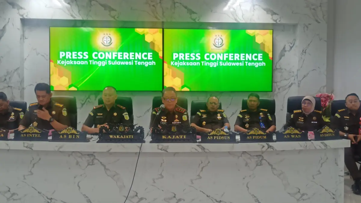Kepala Kejaksaan Tinggi Sulawesi Tengah, Nuzul Rahmat, menyampaikan capaian kinerja penanganan tindak pidana korupsi dalam konferensi pers di Palu, Senin (27/4/2026).