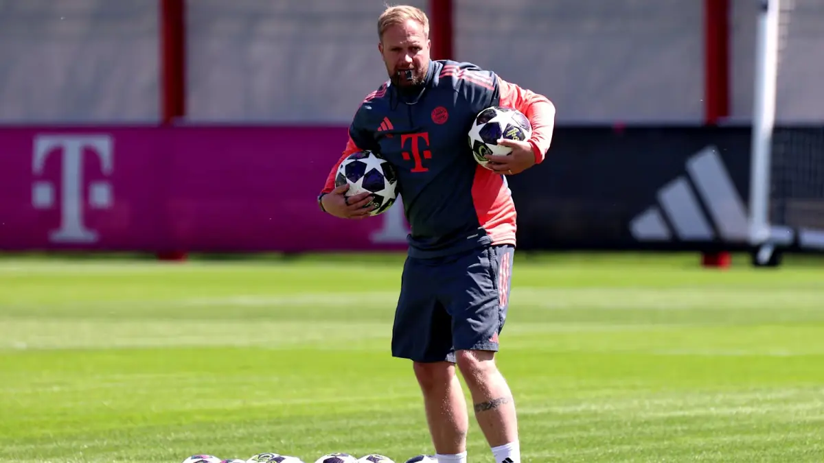 Asisten pelatih Bayern Munchen, Aaron Danks.(Twitter/fcbayern.com)