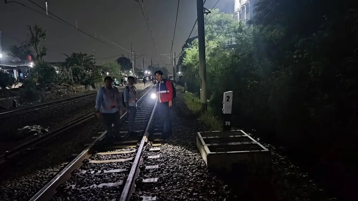 KNKT menyelidiki insiden tabrakan antara KA Argo Bromo Anggrek dan KRL Commuter Line di kawasan Stasiun Bekasi Timur, Senin (27/4).(Instagram/@knkt_ri)