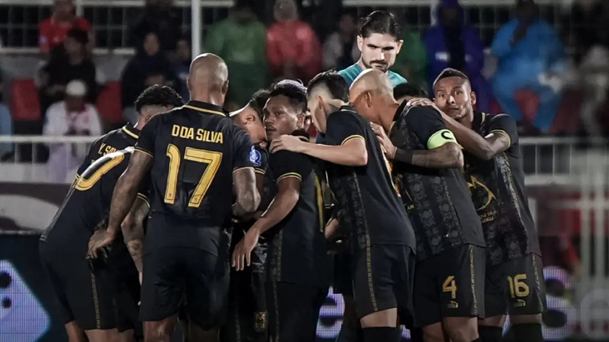 Malut United FC membidik kemenangan menghadapi PSBS Biak pada pekan ke-30 BRI Super League 2025/26 di Stadion Maguwoharjo, Sleman, Selasa (28/4).(Twitter/@malutunitedfc)