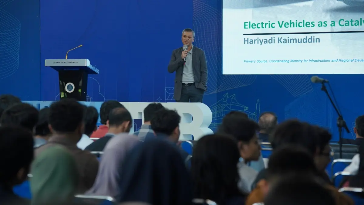 PAPARKAN INDUSTRI EV: CEO BYD Haka Auto Indonesia, Hariyadi Kaimuddin dalam Studium Generale di Institut Teknologi Bandung.(DOK BYD)