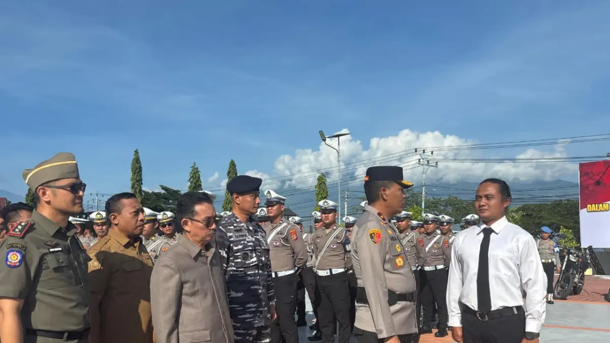 SIAGA: Anggota DPRD Sulteng, Elisa Bunga Allo, tampak hadir di giat kesiapsiagaan menghadapi dinamika global, yang digelar di lapangan upacara Mapolda Sulteng, Selasa (28/4/2026).(FOTO: HUMAS DPRD SULTENG)&nbsp;