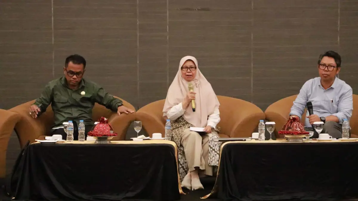 Suasana rapat koordinasi KKMD Sulteng di Palu, Selasa (28/4/2026), yang membahas rencana aksi 2026–2030 untuk pemulihan dan perlindungan ekosistem mangrove melalui kolaborasi lintas sektor. FOTO: IST.