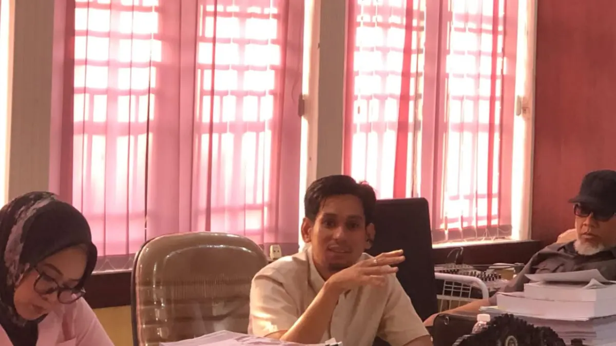 Sultan Amin Badawi dalam rapat Komisi B DPRD di Kantor DPRD Kota Palu, soroti serapan anggaran dan isu ketahanan pangan. (Annisa Wibdy/Radar Palu)