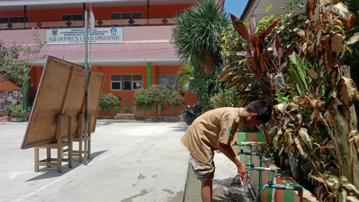 Tampak siswa SD Inpres 1 Tanamodindi mengambil wudu saat menjelang salat sebagai wujud keberhasilan program positif, Selasa (28/4/2026).