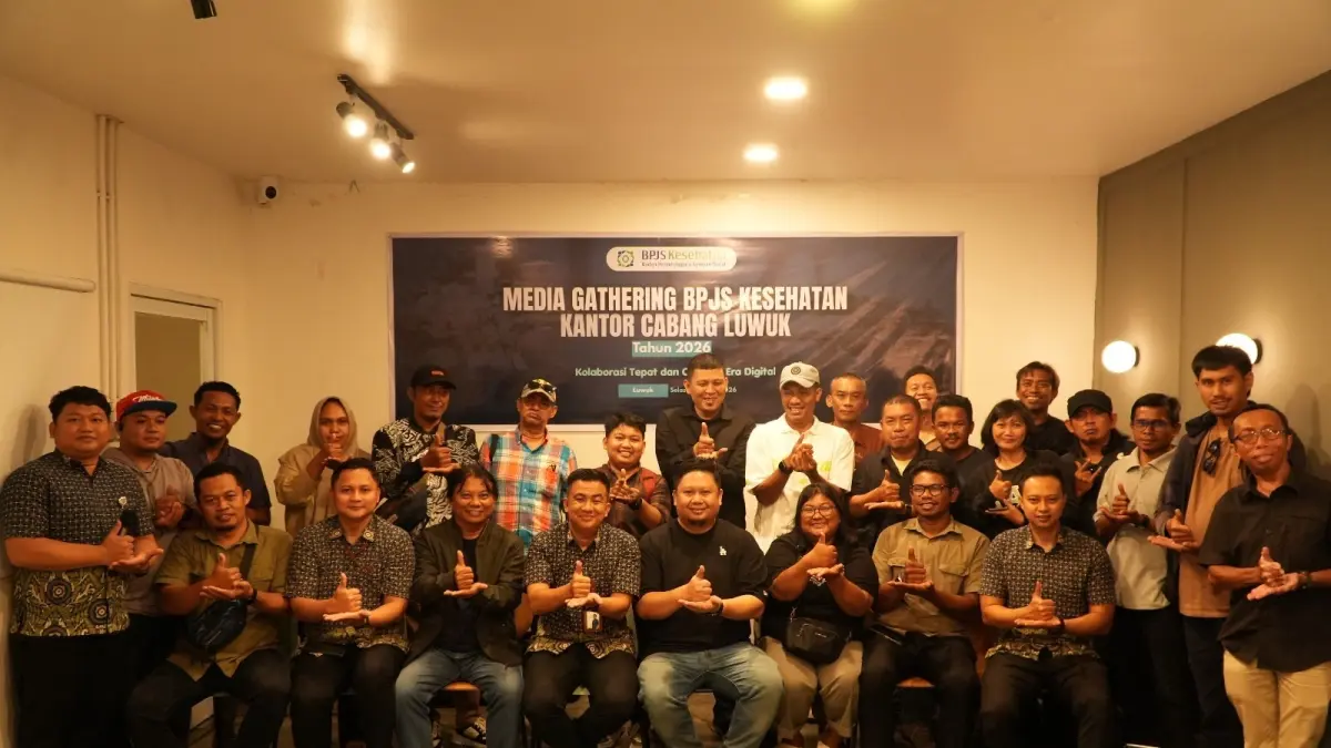 MEDIA: Para jurnalis berkemapatan foto bersama dengan jajaran BPJS Kesehatan Kabupaten Banggai.(FOTO: NENDRA PRASETYA/RADAR PALU).

Me