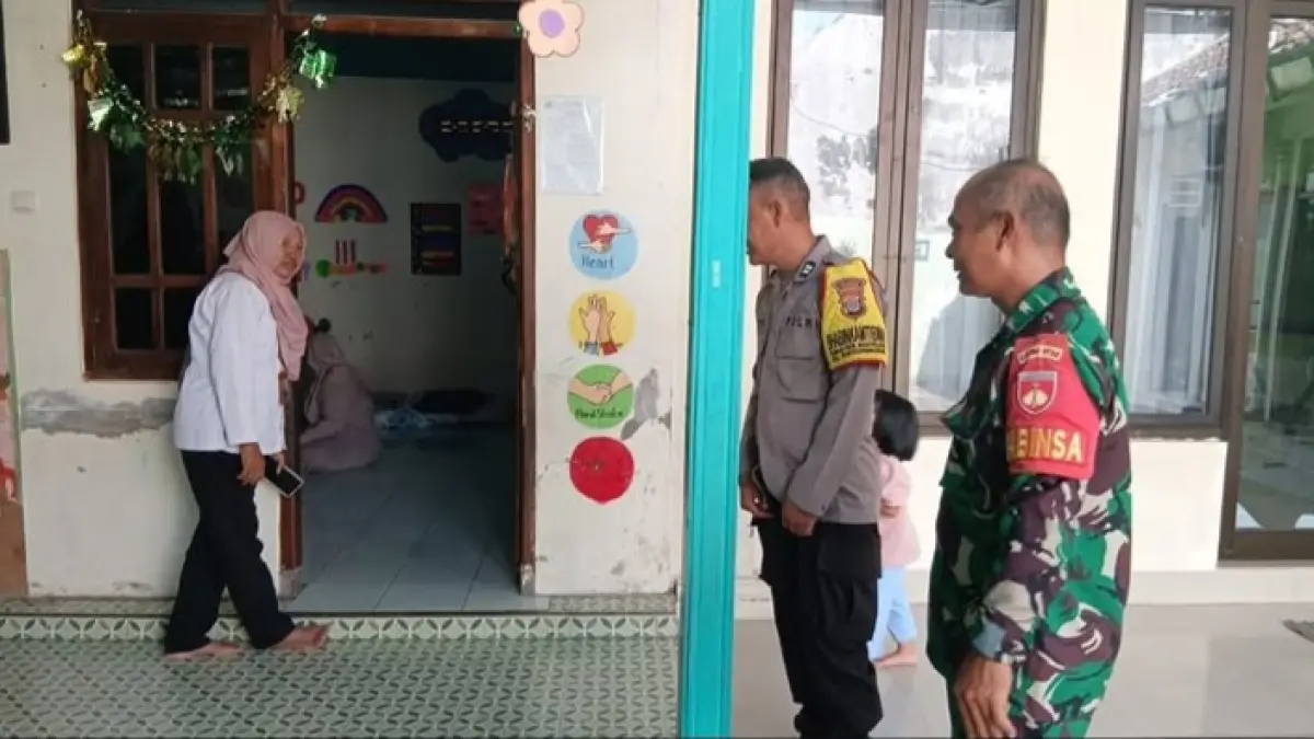Pemantauan kegiatan balita di TPA serta pengecekan sarana dan prasarana untuk antisipasi adanya kasus kekerasan terhadap anak.(Instagram/@polsek_mantrijeron)