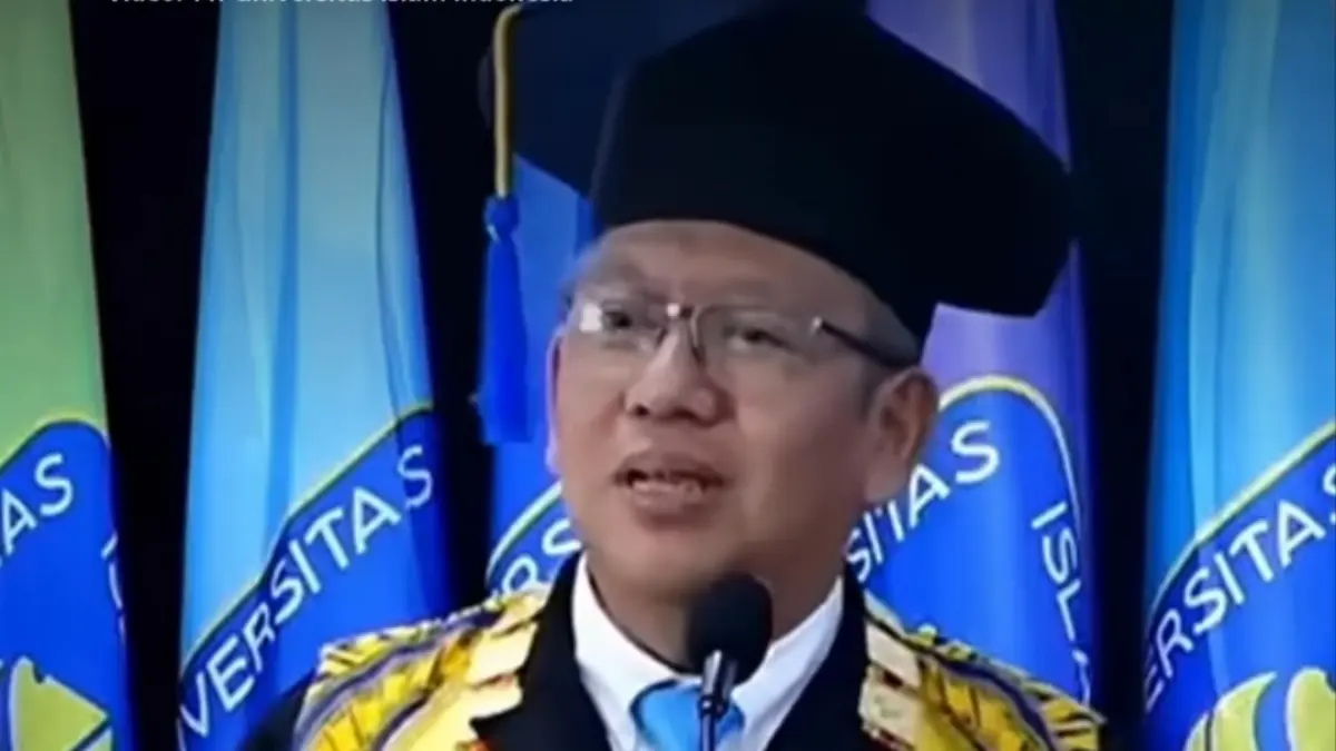Rektor Universitas Islam Indonesia (UII), Fathul Wahid mengungkapkan tradisi yang sarat doa bagi lulusan. (Instagram)