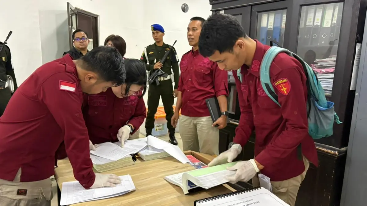 Penyidik Kejati Sulteng menyita puluhan alat berat dalam pengusutan dugaan korupsi tambang MBLB di Donggala.