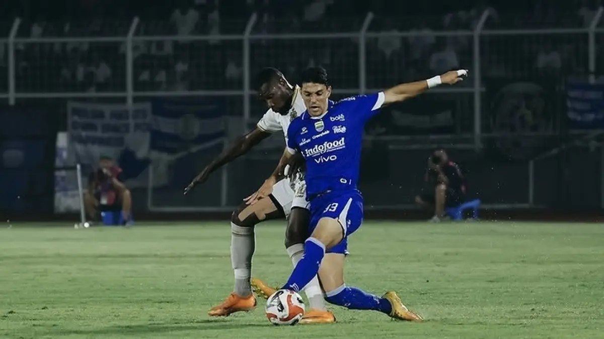 Persib Bandung menaklukkan Bhayangkara FC dengan skor 4-2 di Stadion Sumpah Pemuda, Kamis (30/4) malam.(Instagram/@persib)