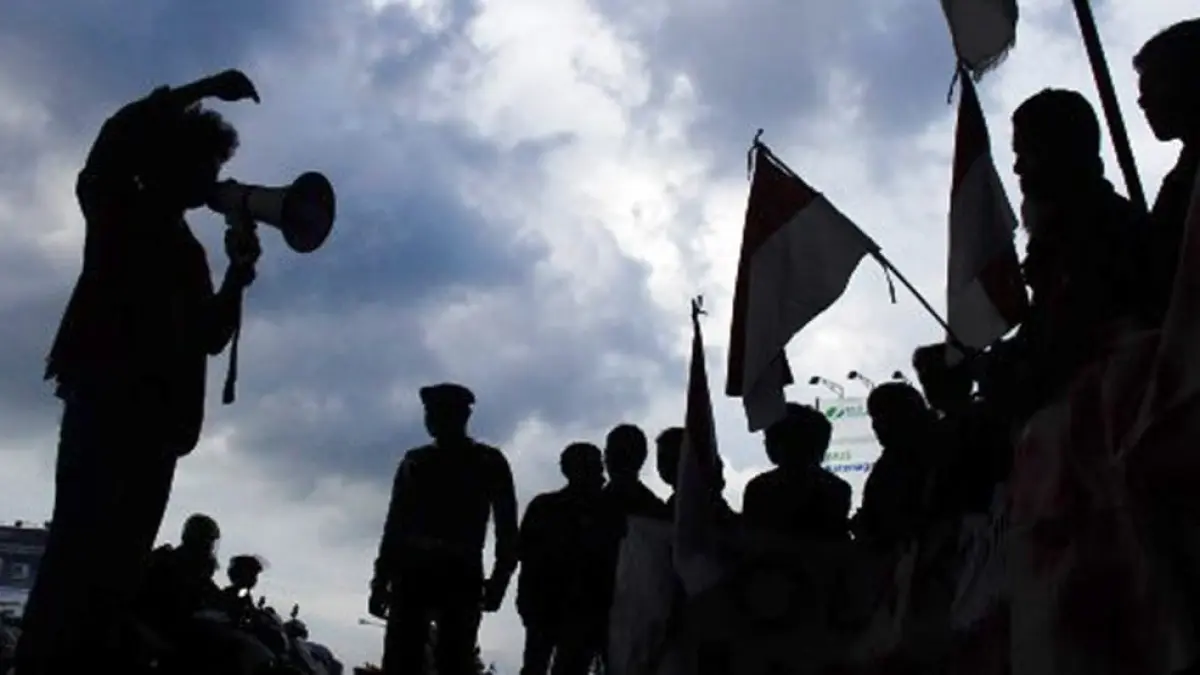 Warga Takalar mendesak aparat bertindak tegas atas aksi pengrusakan fasilitas negara di kantor bupati.