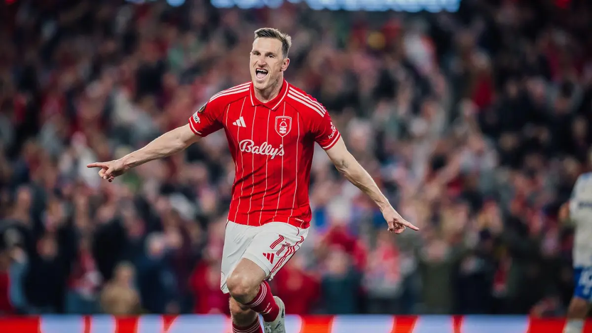 Chris Wood mencetak gol bagi kemenangan Nottingham Forest, sekaligus menjadi gol ke-200 dalam kariernya.(nottinghamforest.co.uk)