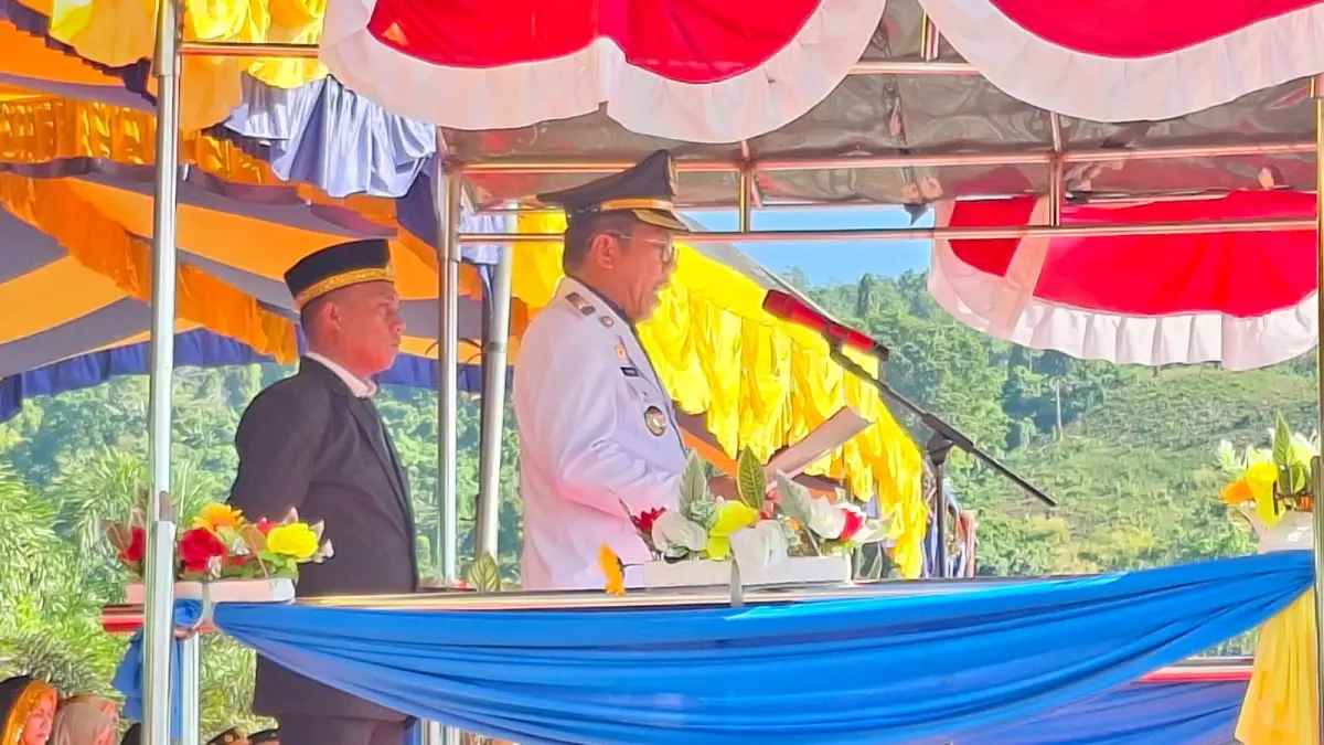 HARDIKNAS: Wabup Buol, Moh. Nasir Daimaroto, menjadi Irup di upacara memperingati Hari Pendidikan Nasional (Hardiknas) di halaman Kantor Bupati Buol, Sabtu (2/5/2026).(FOTO: DINAS KOMINFO KABUPATEN BUOL/RADAR PALU).

​