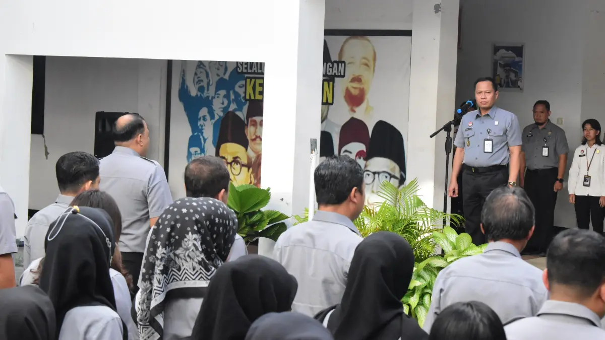 Kakanwil Kemenkum Sulteng, Rakhmat Renaldy, memimpin apel pagi yang diikuti oleh seluruh jajaran Kanwil Kemenkum Sulteng (4/5/2026).(Dok Kemenkum Sulteng)