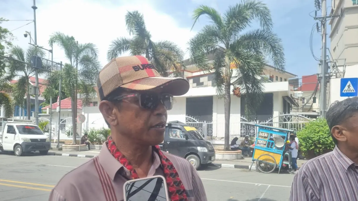 Koordinator aksi dari Serikat Pekerja Hukum Progresif (SPHP), Raslim. (Fatahilah/Radar Palu)