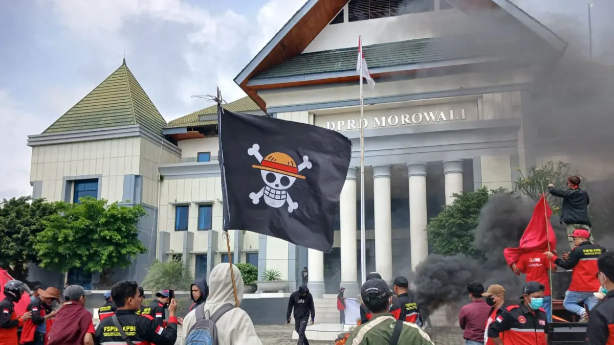 UNJUK RASA: Elemen SPIM dan FSPIM-KBSI menggelar aksi unjuk rasa damai, Senin (4/5/2026).(FOTO: SUPRIYONO/RADAR PALU).&nbsp;