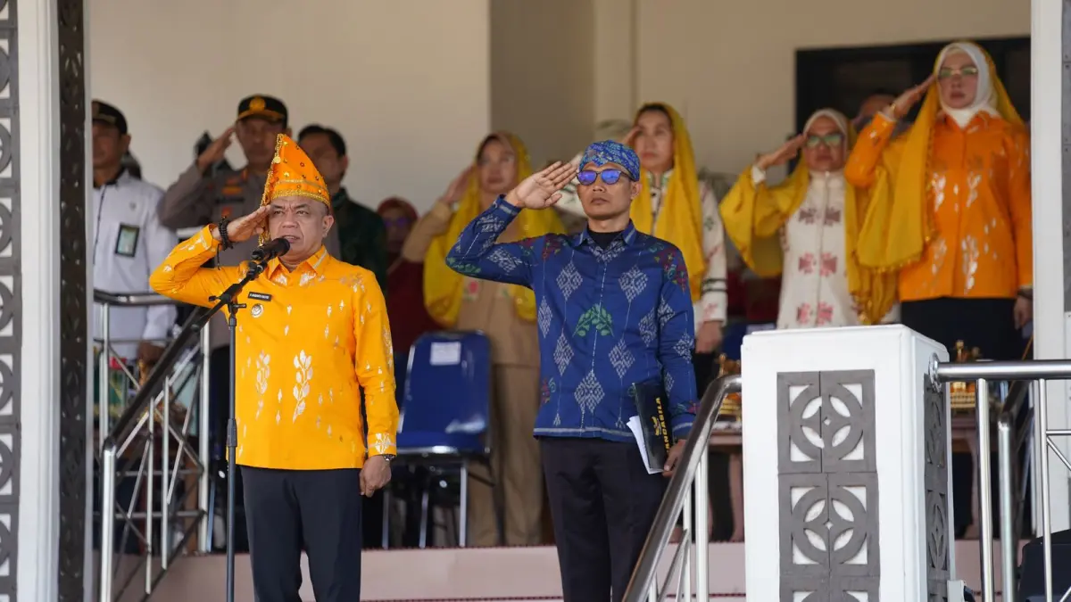 Wali Kota Hadianto Rasyid memimpin upacara Hardiknas 2026 di Palu. (Humas Pemkot Palu)