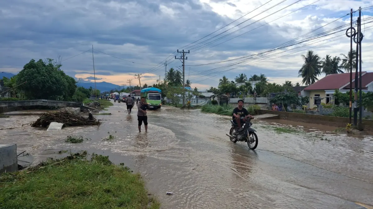 Banjir Rendam Jalur Trans Sulawesi di Balinggi, Polisi Terapkan Sistem Buka-Tutup