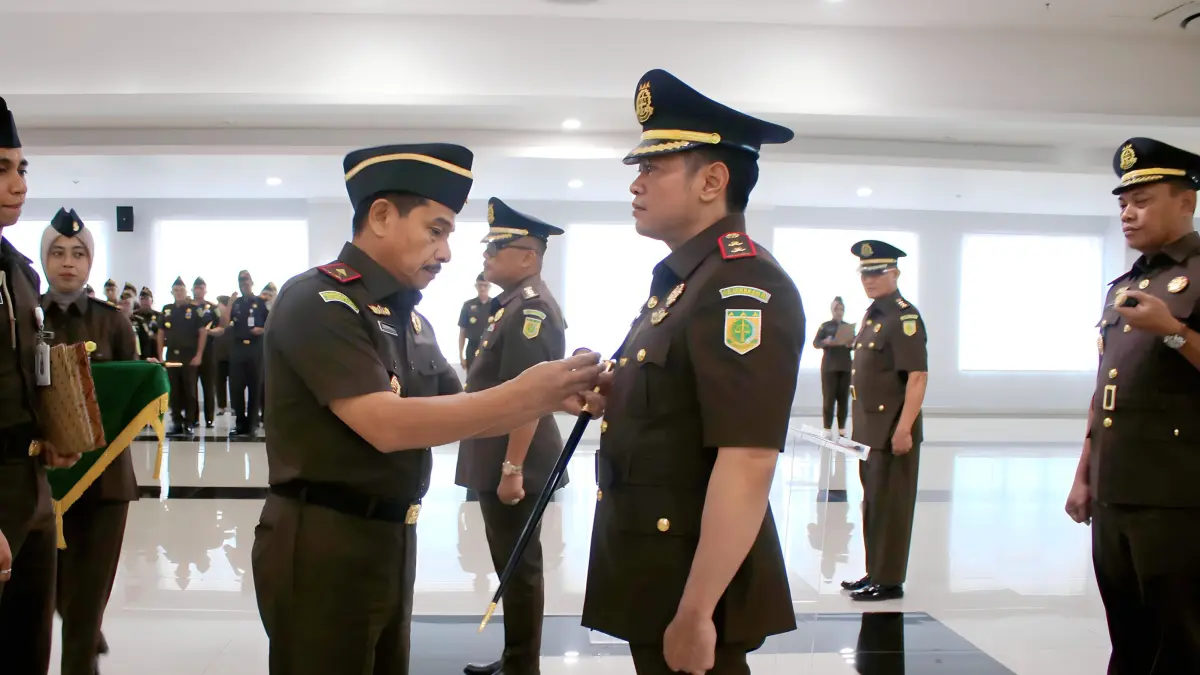Kepala Kejaksaan Tinggi Sulawesi Tengah, Zullikar Tanjung, melantik dan mengambil sumpah jabatan Asisten Pembinaan serta Kepala Kejaksaan Negeri Parigi Moutong dalam prosesi resmi di Aula Abdul Azis Lamadjido.