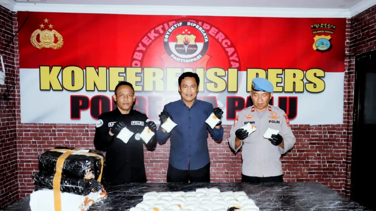Polresta Palu saat menunjukkan sitaan barang bukti ribuan pil THD.