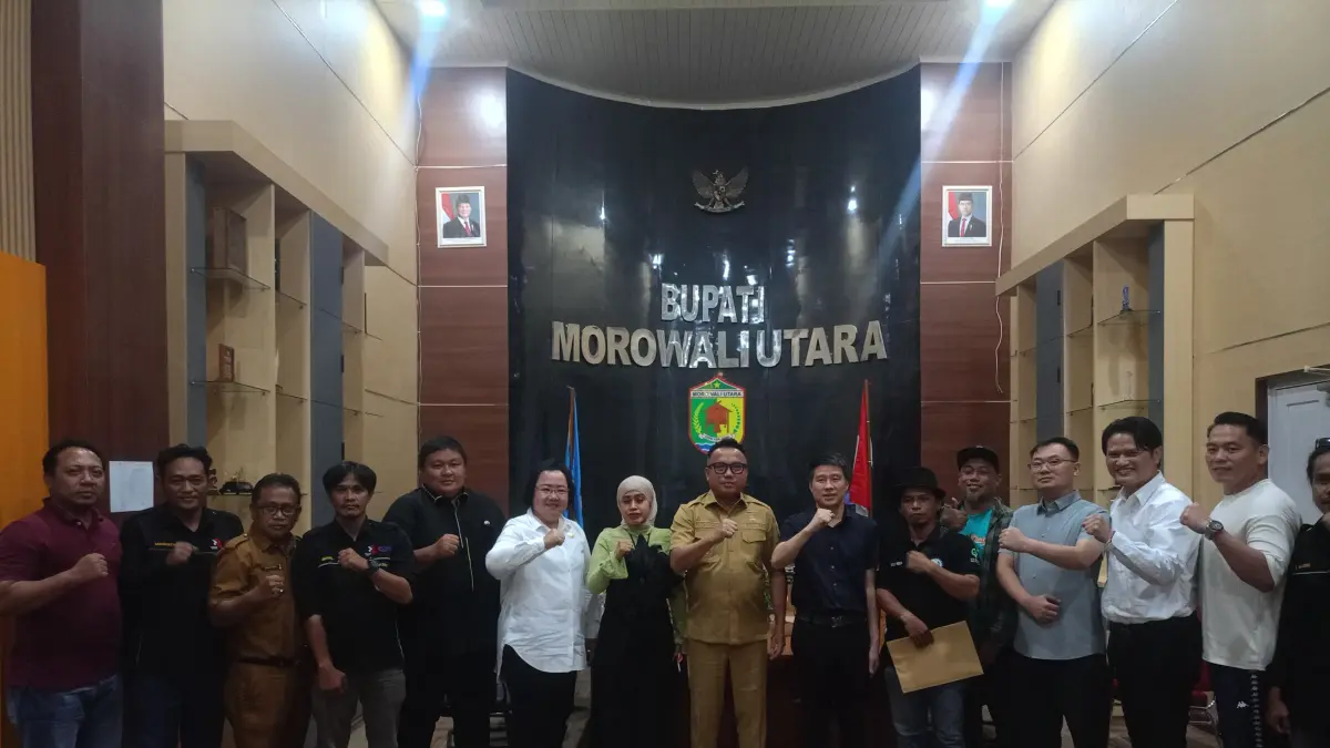SEPAKAT: Pihak perusahaan dan perwakilan karyawan difasilitasi pemkab morowali utara usai pertemuan. FOTO: ILHAM NUSI
