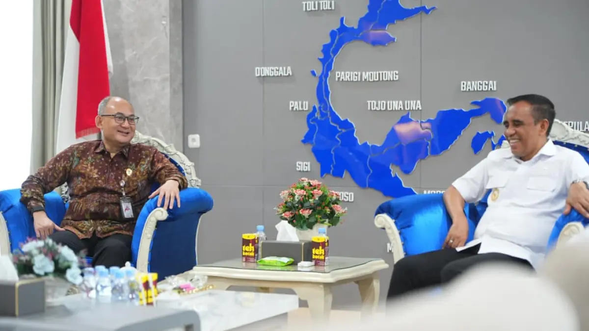 Gubernur Sulawesi Tengah Anwar Hafid berdialog dengan Andi Rahadian membahas strategi perluasan pasar global produk unggulan Sulteng dan peluang kerja sama ekspor. (Pemprov Sulteng)