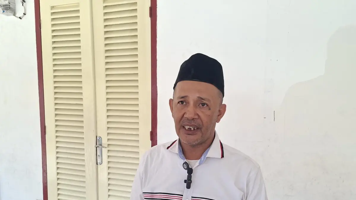 Koordinator pelaksana kegiatan, Amir H.N. Pakedo, jelaskan Rekonstruksi Maklumat 6 Mei 1950. (Annisa Wibdy/Radar Palu)