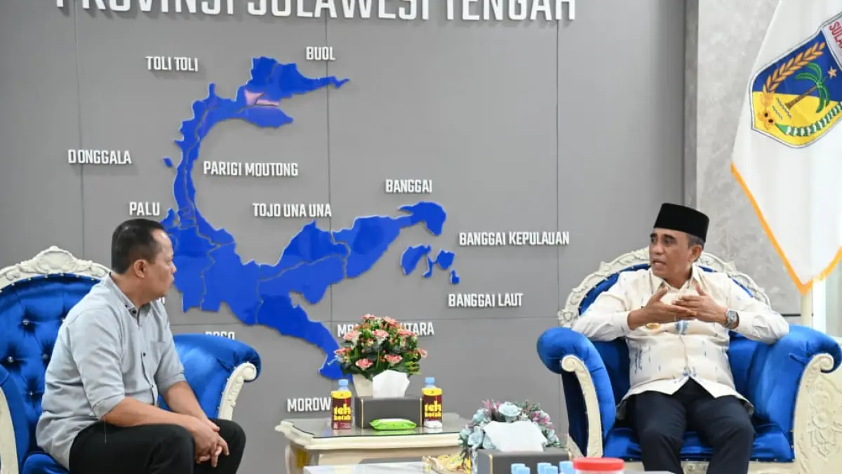 Gubernur Sulawesi Tengah Anwar Hafid menerima kunjungan tim Radar Palu Jawa Pos Group yang dipimpin Direktur Murtalib di Kantor Gubernur Sulawesi Tengah, Kamis (752026).
