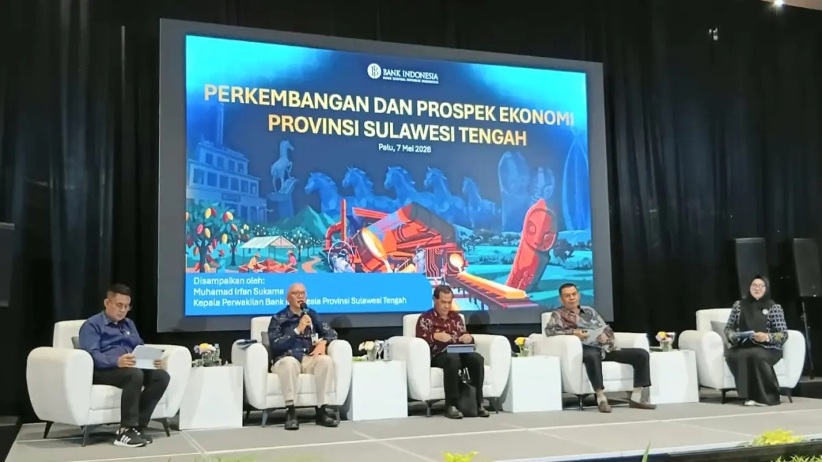 Sesi paparan materi kegiatan Forum Ekonomi Keuangan Sulawesi Tengah (FRESH) dan Diseminasi Laporan Perekonomian Provinsi di Sriti Convention Hall, Kamis (7/5/2026).(Rony Sandhi/ Radar Palu)