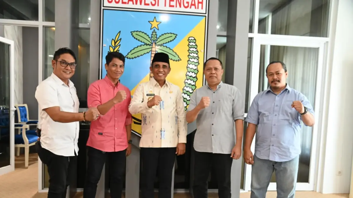 Suasana silaturahmi pimpinan Radar Palu Jawa Pos Group bersama Gubernur Sulteng Anwar Hafid membahas penguatan literasi sekolah.