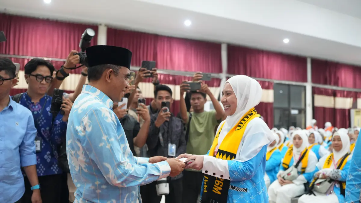Anwar Hafid melepas 1.751 jemaah haji Sulawesi Tengah di Asrama Haji Palu, Kamis (7/5/2026).(Pemprov Sulteng)
