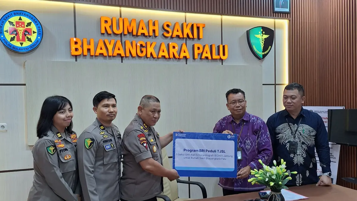 BRI Peduli bersama Danantara menyalurkan bantuan satu unit alat Echocardiografi (ECHO) jantung ke RS Bhayangkara Palu.