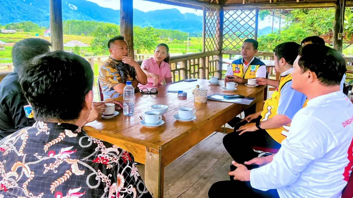 KUNJUNGAN: Bupati Morut Delis Julkarson Hehi, menerima kunjungan tim BPJN Sulawesi Tengah di Tinompo, Kamis (7/5/2026). (FOTO: ISTIMEWA/RADAR PALU)